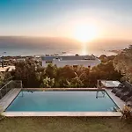 Beautiful Camps Bay Oasis For Family Fun
