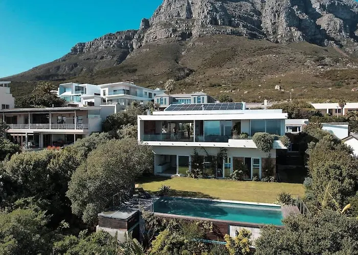 Beautiful Camps Bay Oasis For Family Fun