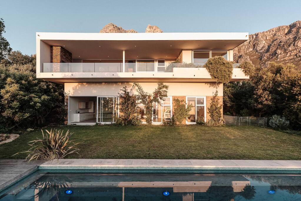 Beautiful Camps Bay Oasis For Family Fun Villa *
