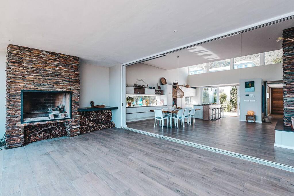 Beautiful Camps Bay Oasis For Family Fun