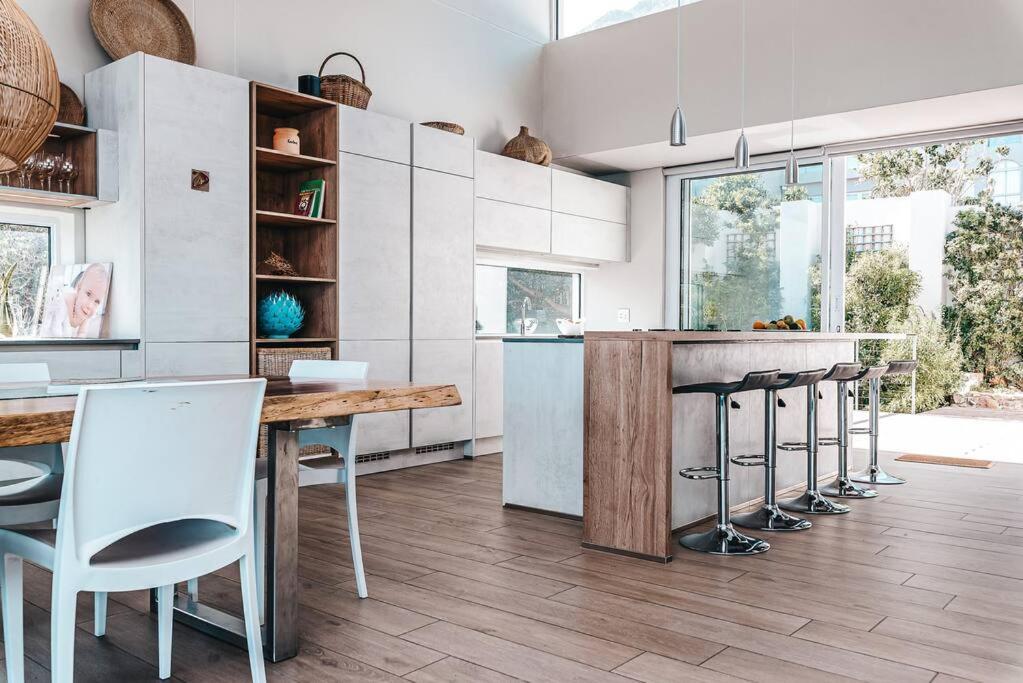 Beautiful Camps Bay Oasis For Family Fun Villa
