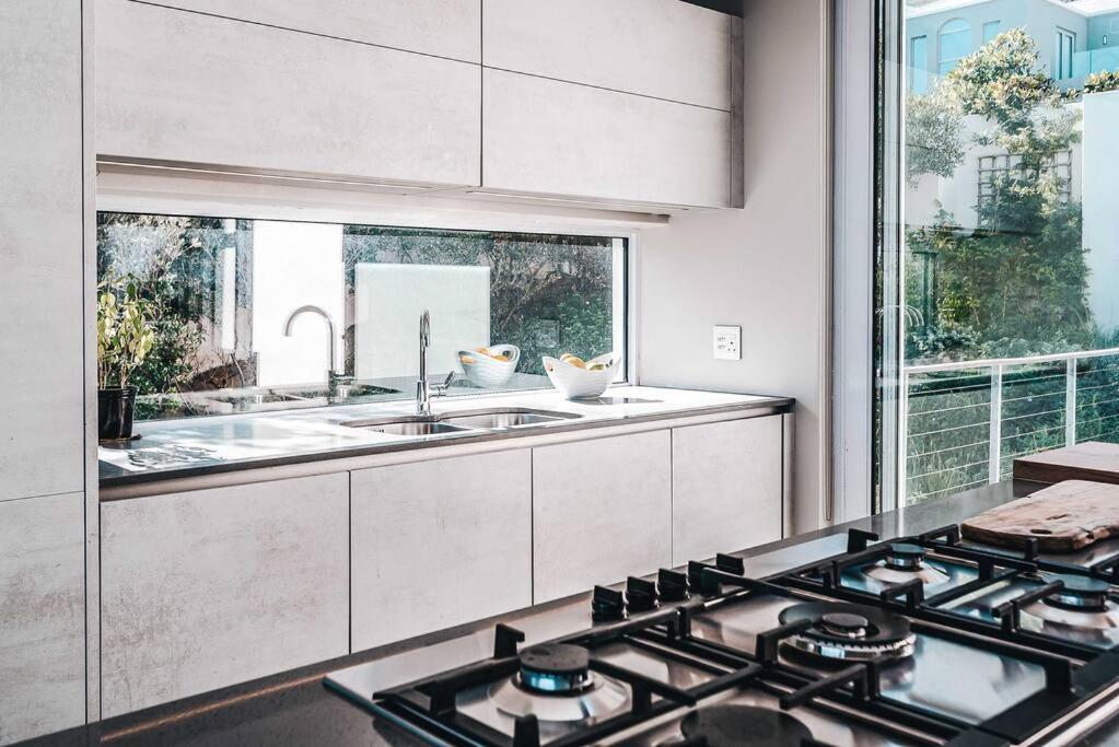 Beautiful Camps Bay Oasis For Family Fun Villa *