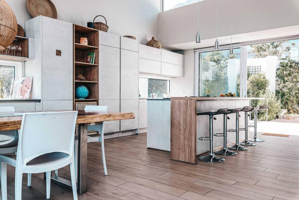 Beautiful Camps Bay Oasis For Family Fun Le Cap